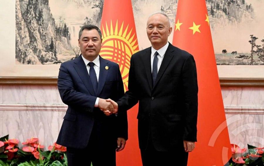 Президент Кыргызстана Садыр Жапаров сегодня с членом Постоянного комитета Политбюро Центрального комитета Коммунистической партии Китая Цай Ци