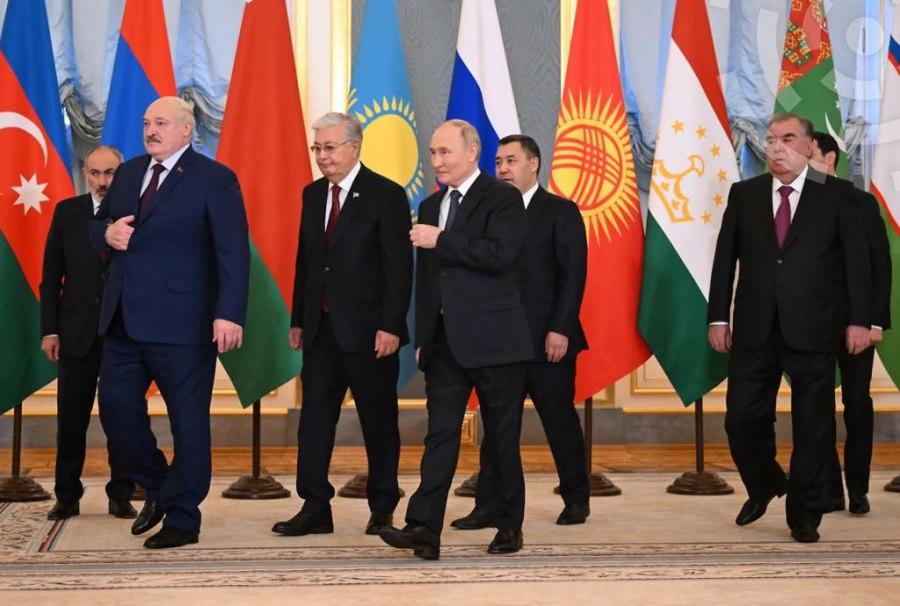 Лидеры стран на Саммите СНГ