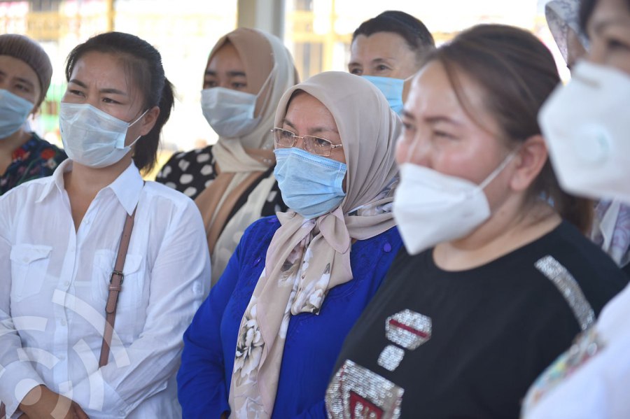 Женщины в масках