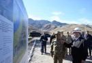 Садыр Жапаров ознакомился с ходом строительства нового военного городка в Нарыне